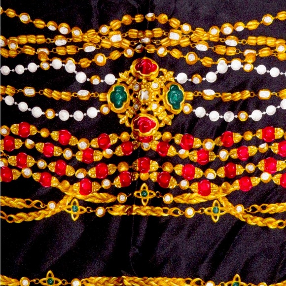 CHANEL GRIPOIX VINTAGE SILK SCARF - Picture 6 of 7